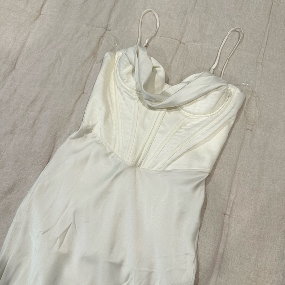 Elegant White Draped Dress - Picture 1 of 6